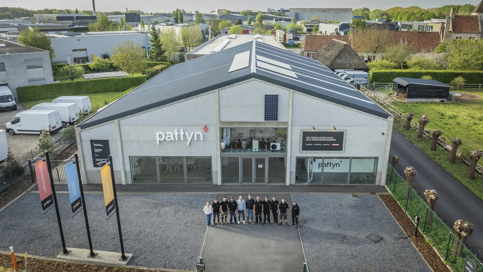 Het Pattyn-team voor het bedrijfsgebouw en de showroom