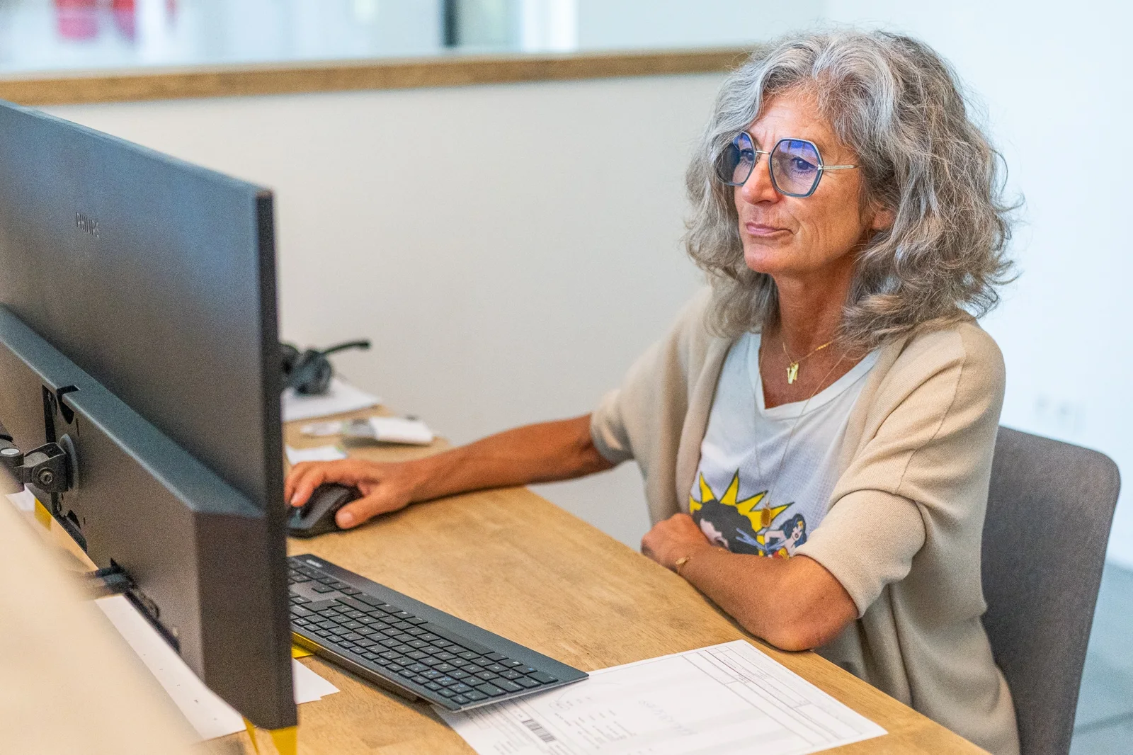 Een Pattyn-collega werkt aan haar computer
