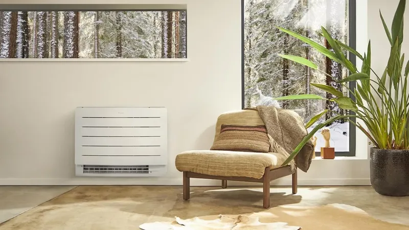 Daikin Perfera-binnenunit in een woonkamer, fabrikantbeeld