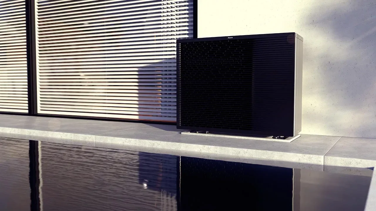 Daikin Altherma-buitenunit bij een moderne woning, fabrikantbeeld